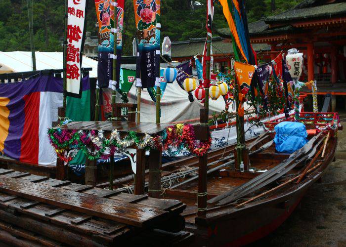 A highly decorated boat at the Kangensai Festival in Hiroshima.